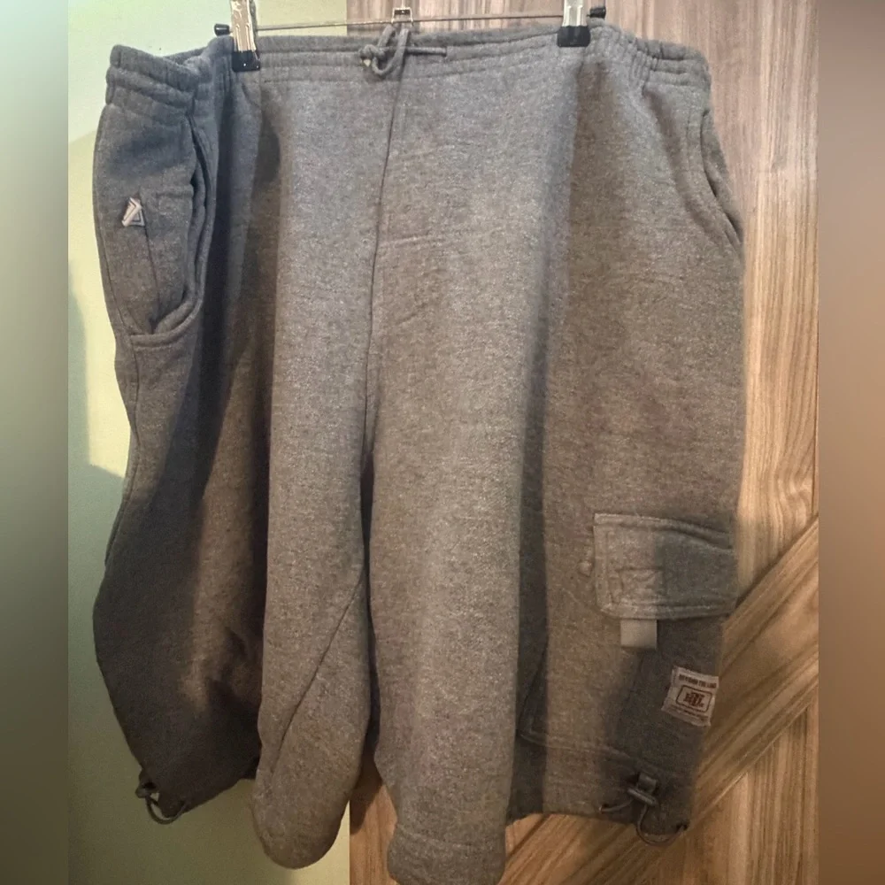 Men’s Gray Fleece Cargo Sweatpants - Picture 1 of 4